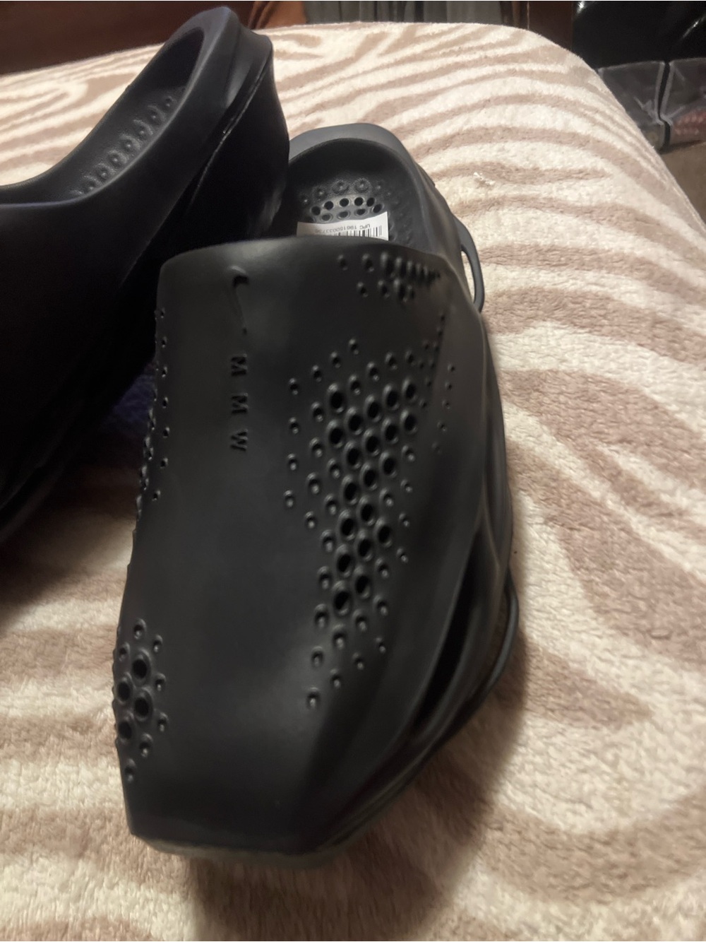 Men's Black Slip-On Comfort Clogs Size 5 - (new
 no box) New-never worn